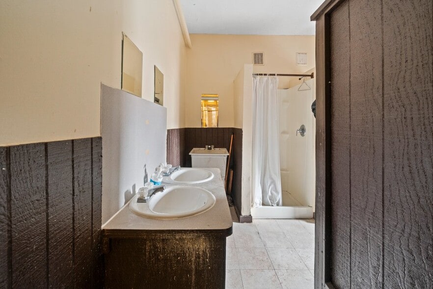 More Photos Of 2301 Maryland Ave, Baltimore Apartments For Sale