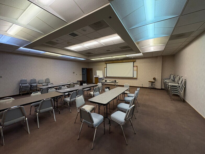 More Photos Of 1515 N Sanborn Blvd, Mitchell Office For Sale