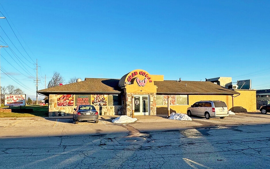More Photos Of 30685 W 12 Mile Rd, Farmington Hills Restaurant For Sale