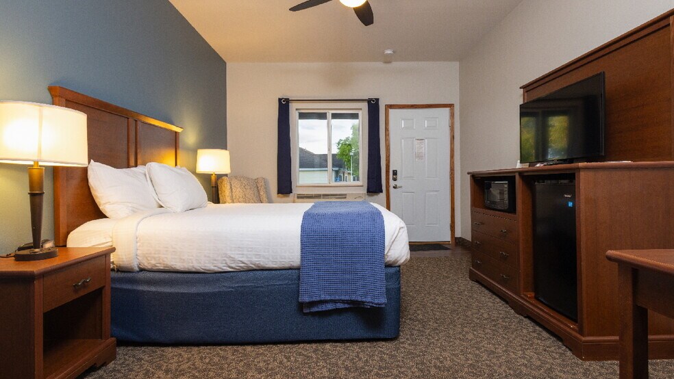 More Photos Of 102 Glenhaven Dr, Battle Lake Hospitality For Sale