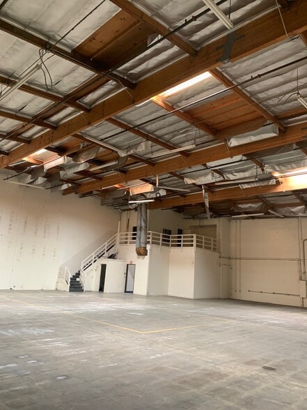 More Photos Of 100 S Reservoir St, Pomona Warehouse For Lease