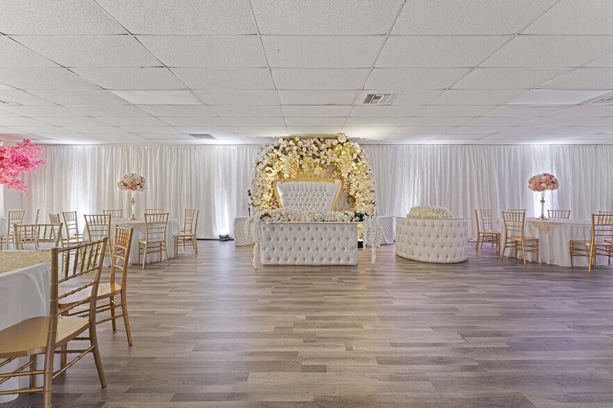 More Photos Of 6265 Van Nuys Blvd, Van Nuys Storefront For Sale