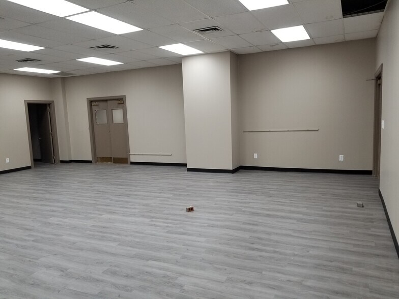 More Photos Of 49 Public Sq, Shelbyville Office For Sale