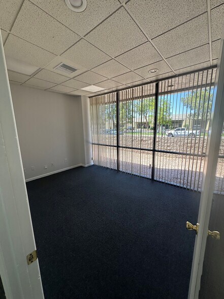 More Photos Of 113 W Hoover Ave, Mesa Warehouse For Lease
