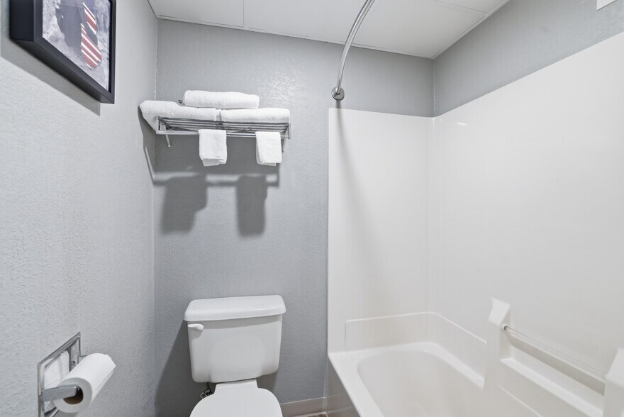 More Photos Of 4675 White Bear Pky, White Bear Lake Hotel For Sale