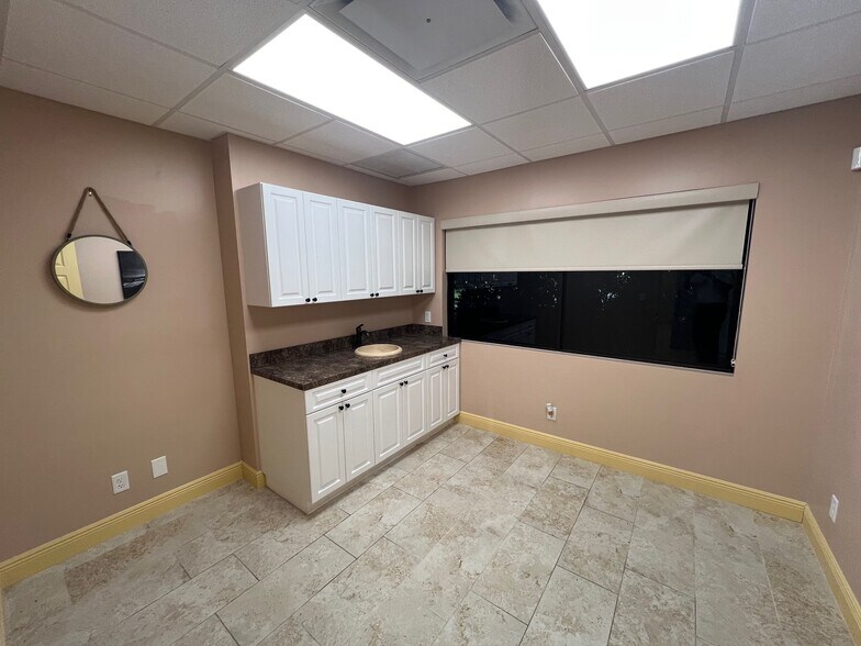 More Photos Of 10625 N Military Trl, Palm Beach Gardens Office For Sale