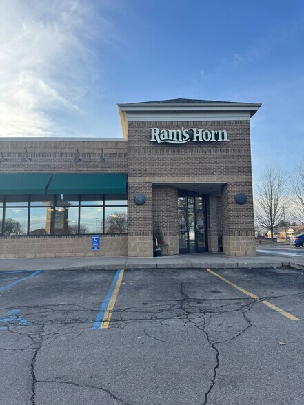 More Photos Of 31887-31917 Utica Rd, Fraser Freestanding For Lease