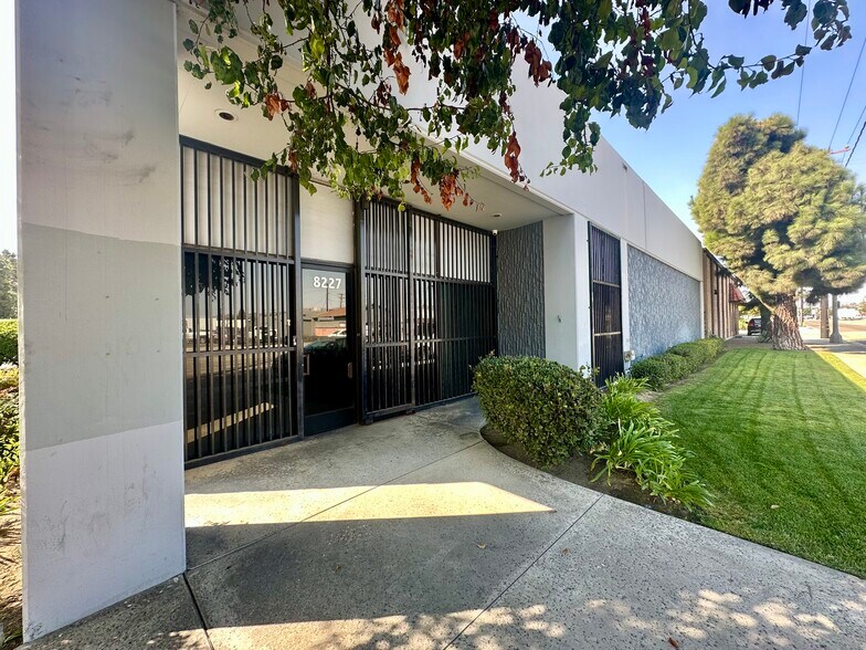 More Photos Of 8227 Sorensen Ave, Santa Fe Springs Manufacturing For Lease