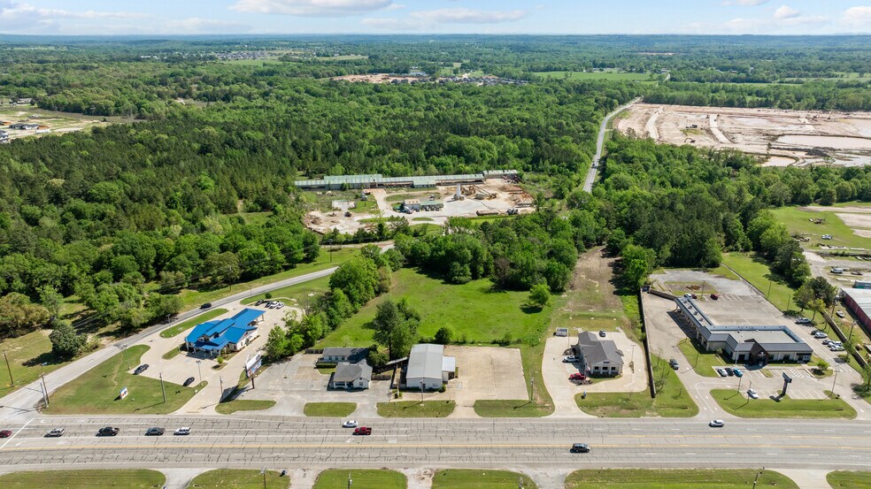 More Photos Of 2410 S Main St, Lindale Office For Sale