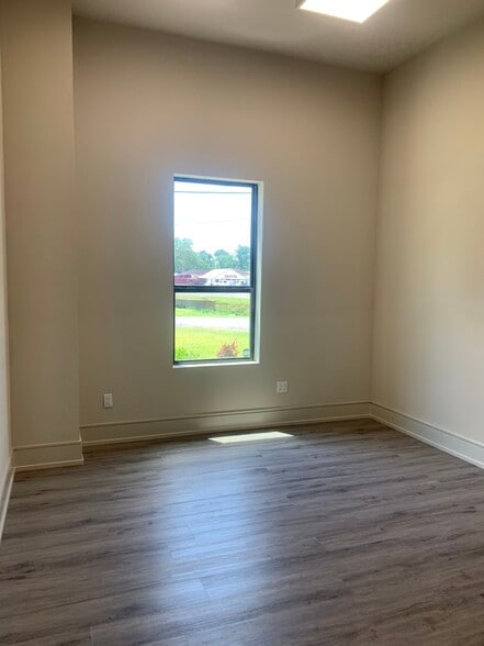 More Photos Of 13430 Leah St, Gonzales Self Storage For Lease