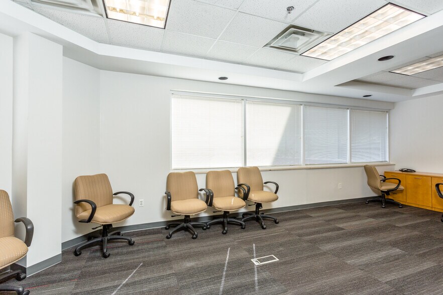 More Photos Of 1450 Technology Dr, Harrisonburg Office For Sale