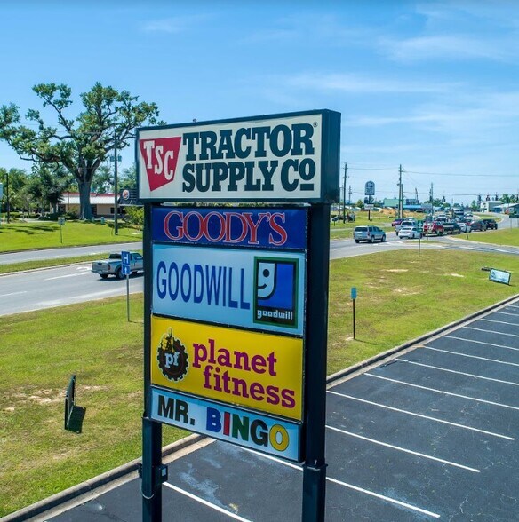More Photos Of 2800 Hwy 71, Marianna Storefront For Lease