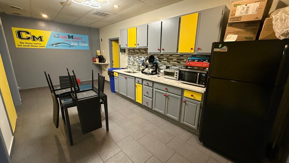 More Photos Of 124 3rd St, Allentown Auto Dealership For Lease