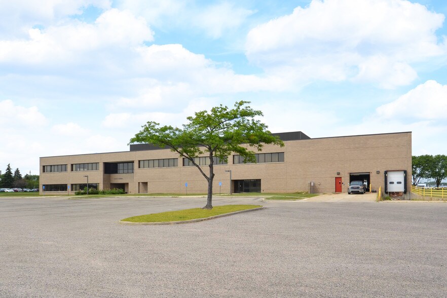 More Photos Of 1849 W Maple Rd, Troy Office For Lease