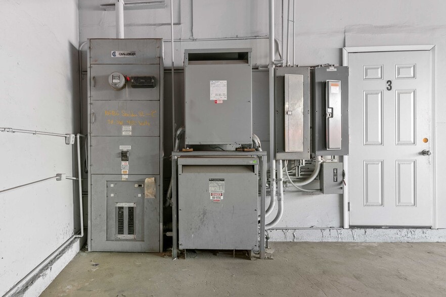 More Photos Of 11686 Sheldon St, Sun Valley Warehouse For Lease