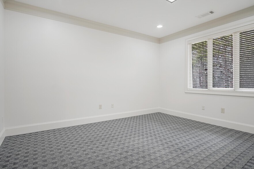 More Photos Of 4720 Peachtree Industrial Blvd, Berkeley Lake Office For Lease