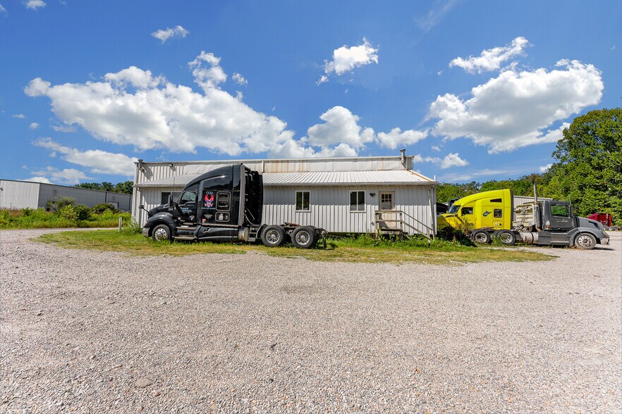More Photos Of 148 Roush Cir, Fairmont Industrial For Lease