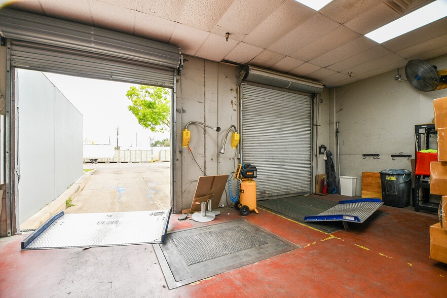 More Photos Of 10860 Rockley Rd, Houston Warehouse For Sale
