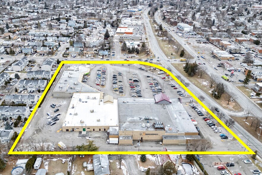 More Photos Of 3545 Boul Dagenais O, Laval Freestanding For Lease