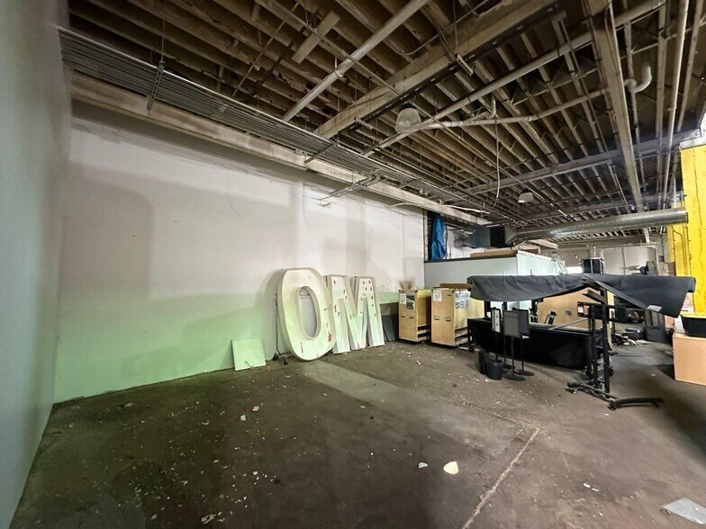 More Photos Of 2111 Center St, Cleveland Freestanding For Lease