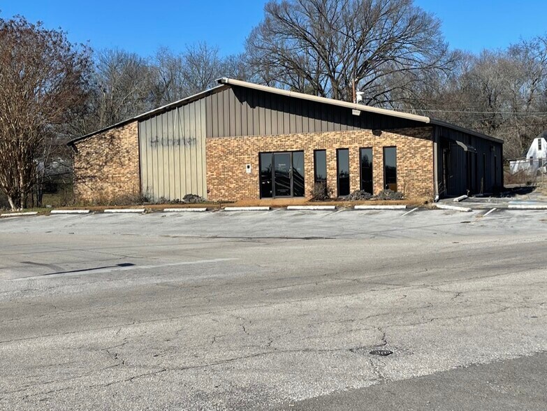 More Photos Of 2008 S Main St, Columbia Medical For Sale