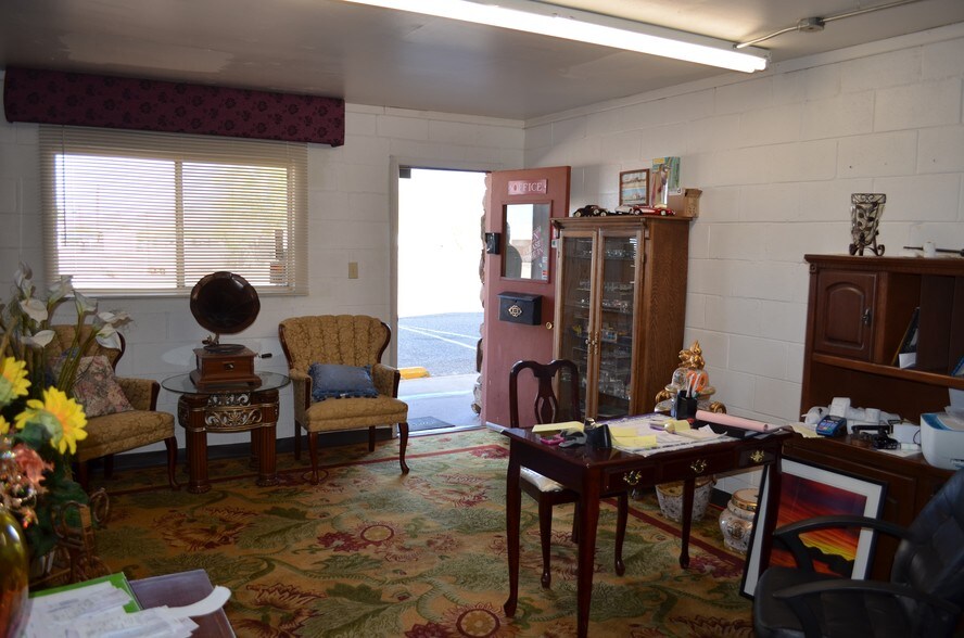 More Photos Of 904 W Main St, Quartzsite Hotel For Sale