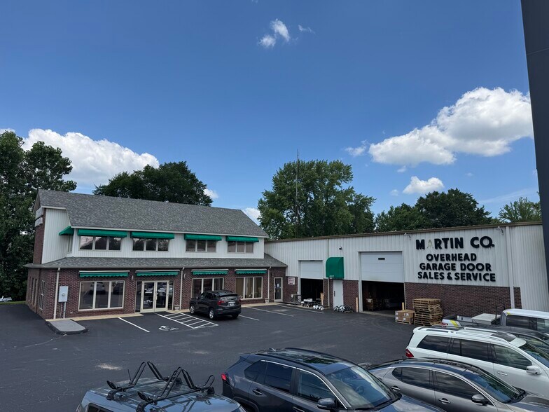 More Photos Of 3025 N Saint Peters Pky, Saint Peters Showroom For Sale