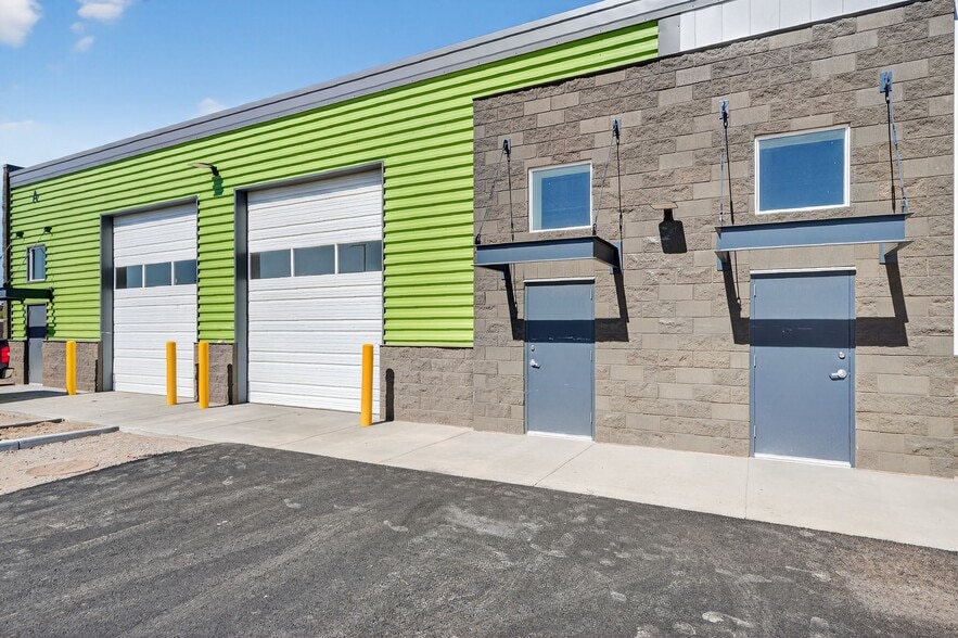 More Photos Of 7915 Glen Harbor Blvd, Glendale Showroom For Lease