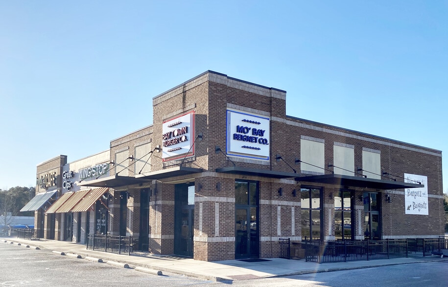 More Photos Of 7450 Airport Blvd, Mobile General Retail For Lease