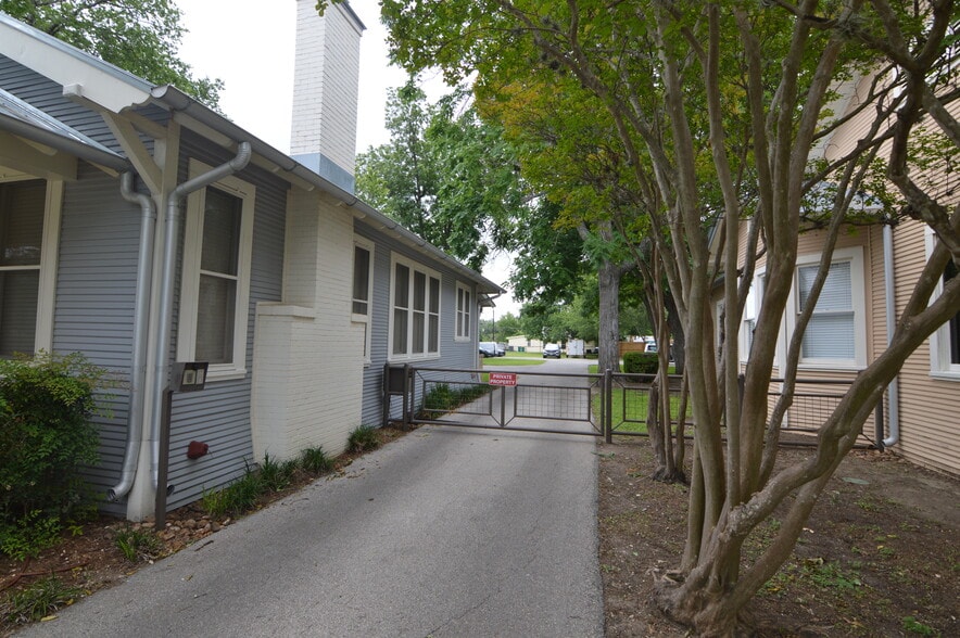 More Photos Of 117 Rosewood Ave, Boerne Storefront Retail Office For Sale