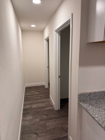 More Photos Of 5116 Sun Valley Dr, Fort Worth Flex For Lease