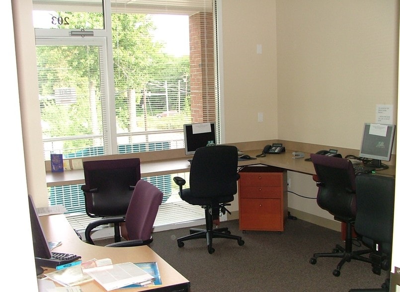 More Photos Of 69 Mayo Rd, Edgewater Storefront Retail Office For Lease