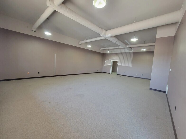 More Photos Of 47080 273rd St, Harrisburg Warehouse For Lease