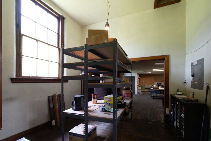 More Photos Of 2333 Northwood Ave, Easton Light Manufacturing For Sale