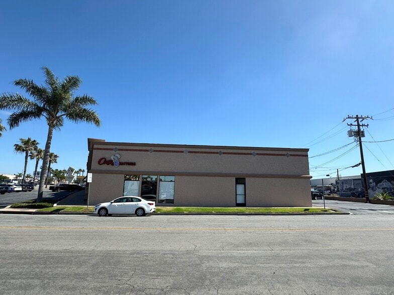 More Photos Of 1700-1712 Newport Blvd, Costa Mesa Freestanding For Lease