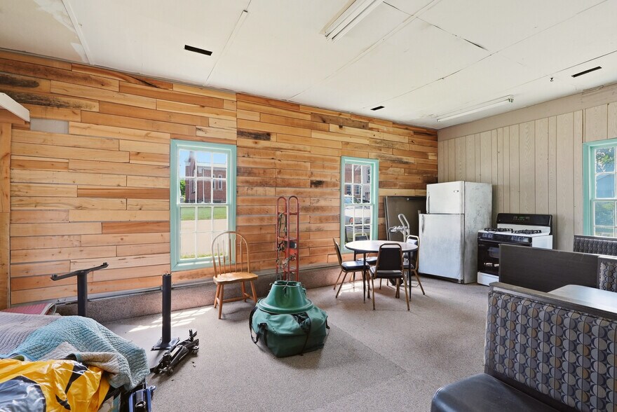 More Photos Of 31 S Front St, Burbank Storefront Retail Residential For Sale