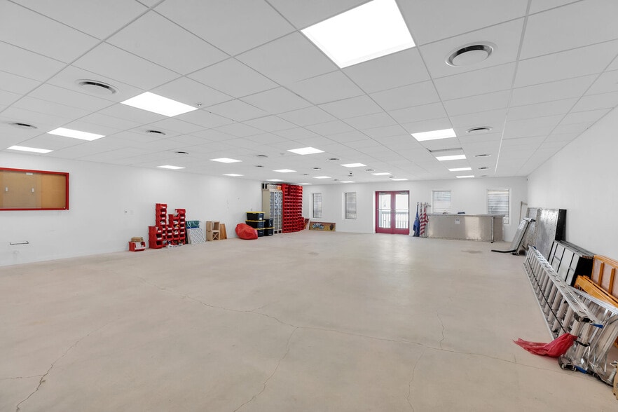 More Photos Of 132 Duval St, Key West Restaurant For Lease