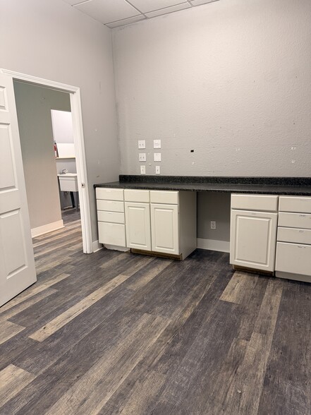 More Photos Of 417-435 Ridge Rd, Munster Unknown For Lease