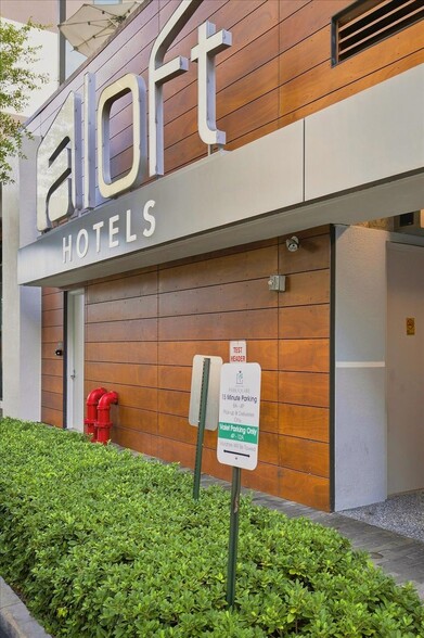More Photos Of 2920-2950 NE 207th St, Aventura Unknown For Lease