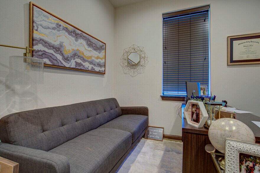 More Photos Of 1800 NE 135th St, Oklahoma City Office For Sale