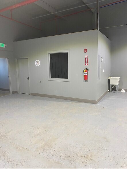 More Photos Of 550 Davisville Rd, Warminster Township Manufacturing For Lease