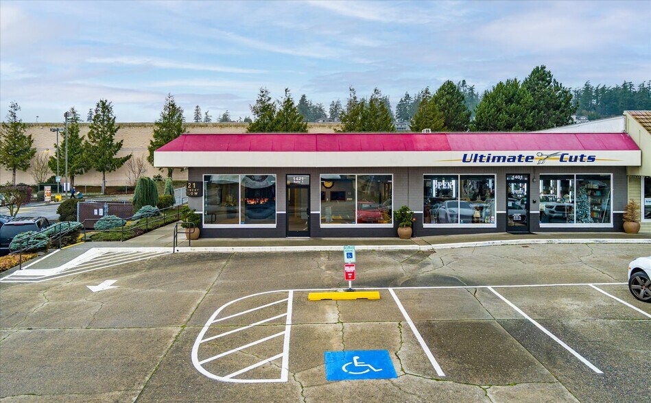 More Photos Of 1421 SW Barlow St, Oak Harbor General Retail For Sale