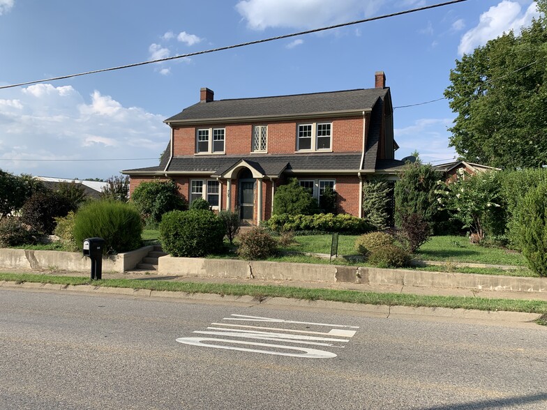 Primary Photo Of 705 Richmond Ave, Staunton Office For Sale