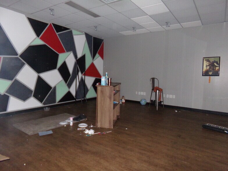 More Photos Of 4839-4925 Jonesboro Rd, Forest Park Storefront For Lease