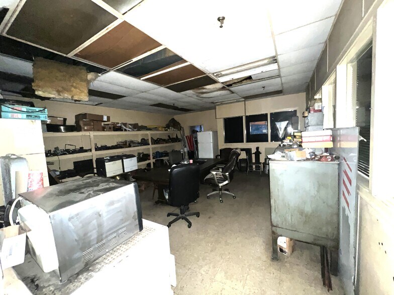 More Photos Of 152 Iodent Way, Elizabethton Warehouse For Lease