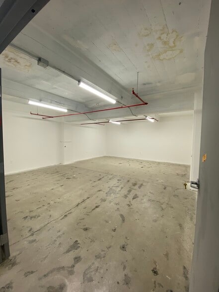 More Photos Of 901 E 31st St, Los Angeles Manufacturing For Lease