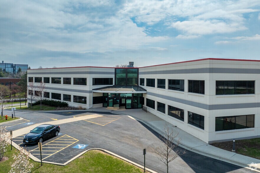 More Photos Of 387 Shuman Blvd, Naperville Medical For Lease