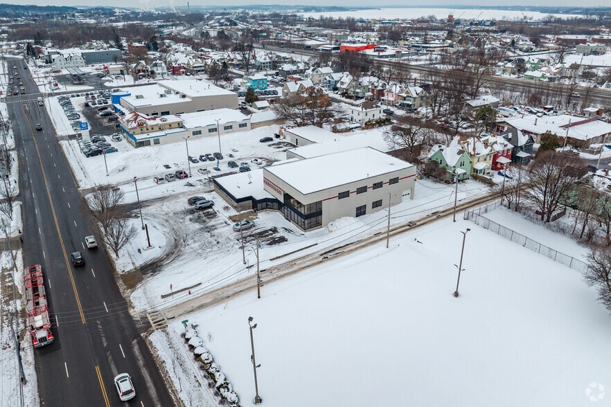 More Photos Of 900 W Genesee St, Syracuse Auto Dealership For Lease