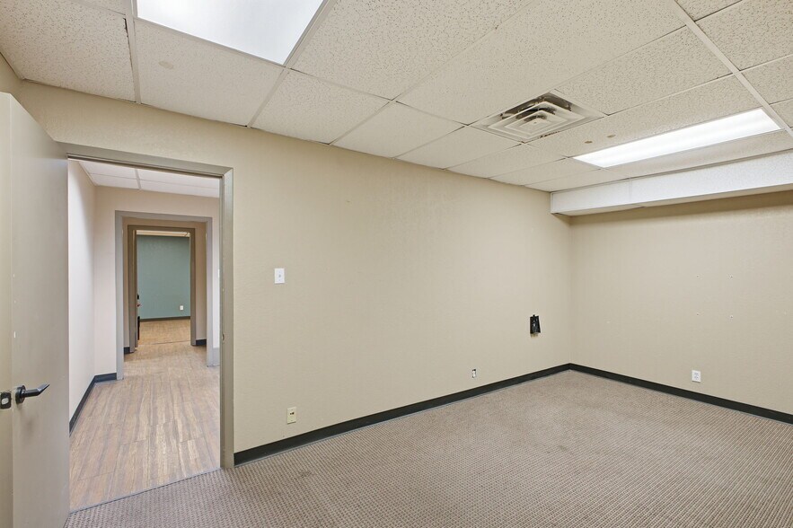 More Photos Of 2110 Mannix Dr, San Antonio Light Distribution For Sale