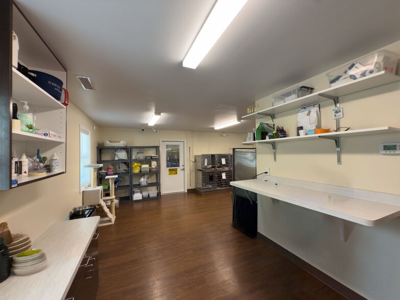 More Photos Of 6916 Harrisburg Rd, Charlotte Office For Sale